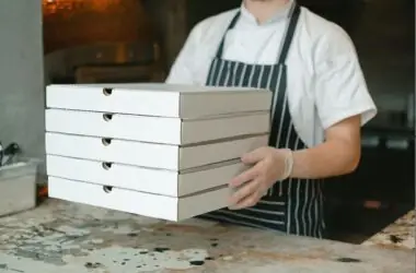 Cajas de pizza personalizadas: Diseño, innovación y marketing en un solo envase